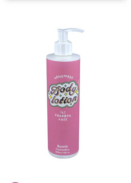 Bomb Cosmetics Desert Rose Body Lotion Лосьйон для тіла Троянда & Сандалове дерево 300 ml, 300 ml