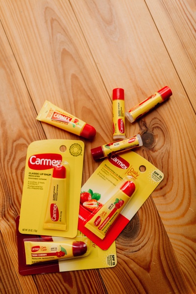 Carmex Daily Care Moisturizing Lip Balm Strawberry SPF 15 Бальзам для губ "Полуниця" 4.25 g, 4.25 g